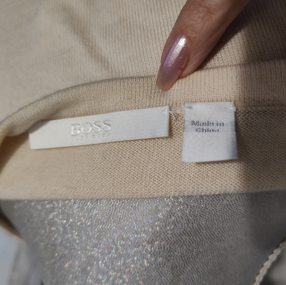 Hugo Boss color block sweater featuring a cream, red, and black design S/M - Picture 4 of 5